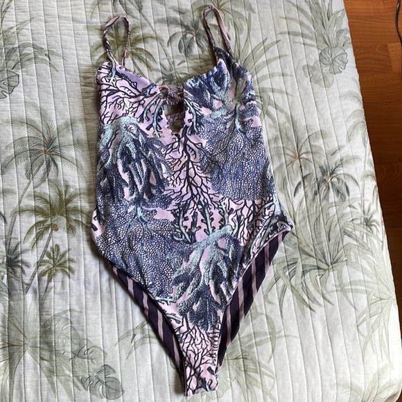 Maaji reversible swimsuit - Picture 3 of 5
